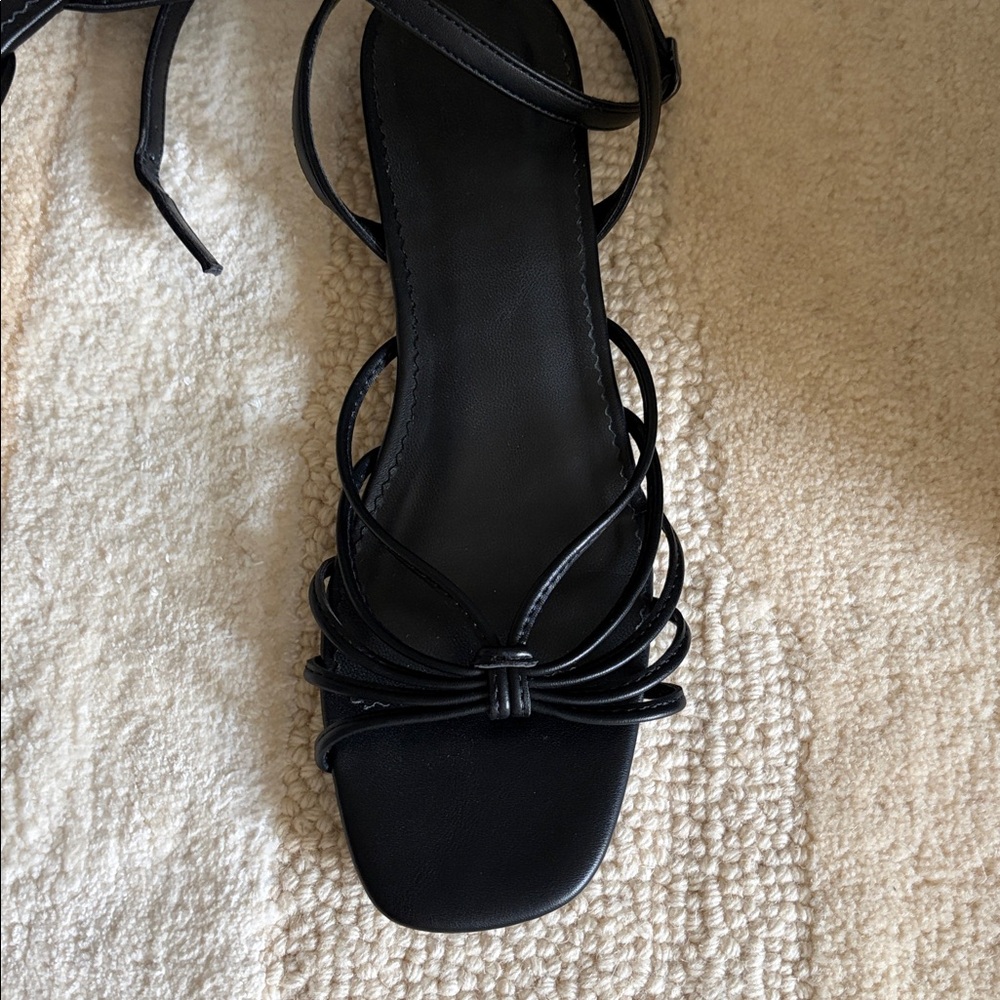 GAP | Black Strappy Ankle Wrap Sandals Size 7 - Picture 3 of 4